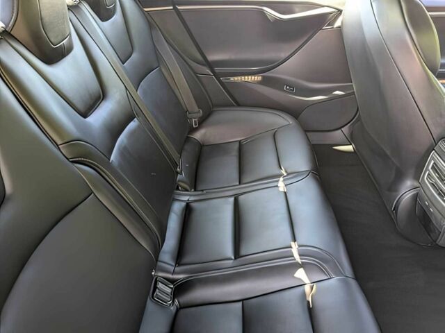 Серый Тесла Модель С, объемом двигателя 0 л и пробегом 31 тыс. км за 10000 $, фото 12 на Automoto.ua