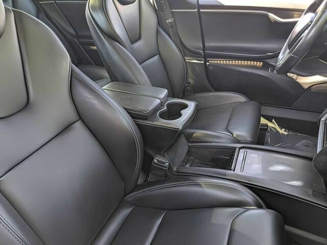 Серый Тесла Модель С, объемом двигателя 0 л и пробегом 31 тыс. км за 10000 $, фото 10 на Automoto.ua