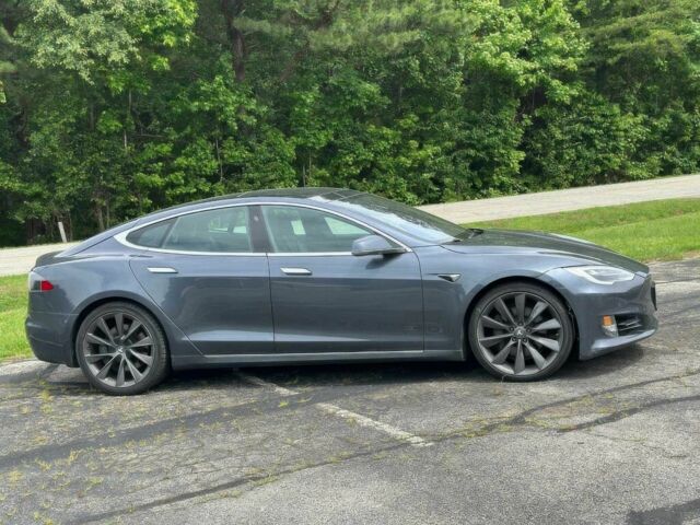 Серый Тесла Модель С, объемом двигателя 0 л и пробегом 100 тыс. км за 11000 $, фото 4 на Automoto.ua