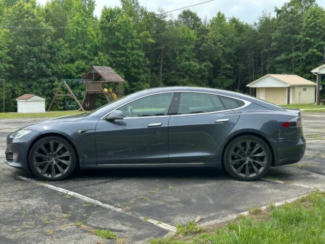 Серый Тесла Модель С, объемом двигателя 0 л и пробегом 100 тыс. км за 11000 $, фото 3 на Automoto.ua