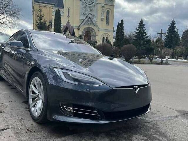 Серый Тесла Модель С, объемом двигателя 0 л и пробегом 90 тыс. км за 9798 $, фото 4 на Automoto.ua