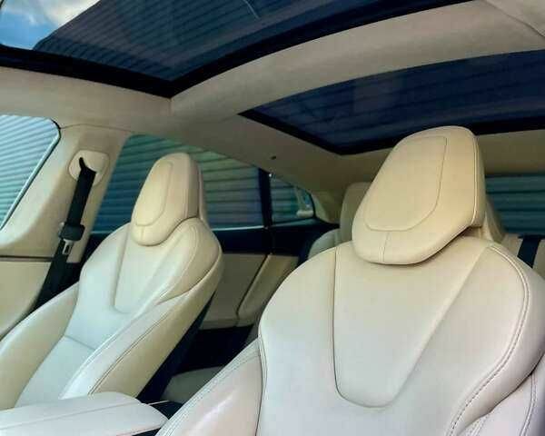 Серый Тесла Модель С, объемом двигателя 0 л и пробегом 61 тыс. км за 18900 $, фото 10 на Automoto.ua