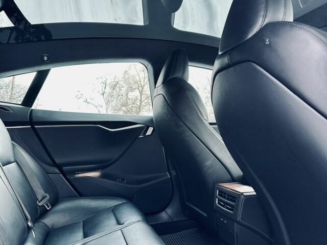 Серый Тесла Модель С, объемом двигателя 0 л и пробегом 52 тыс. км за 27999 $, фото 10 на Automoto.ua