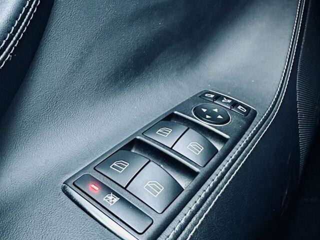 Серый Тесла Модель С, объемом двигателя 0 л и пробегом 52 тыс. км за 27999 $, фото 16 на Automoto.ua