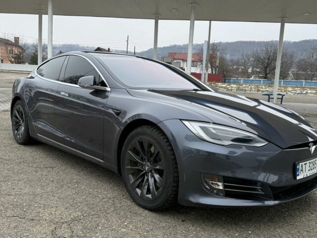 Серый Тесла Модель С, объемом двигателя 0 л и пробегом 85 тыс. км за 26500 $, фото 3 на Automoto.ua