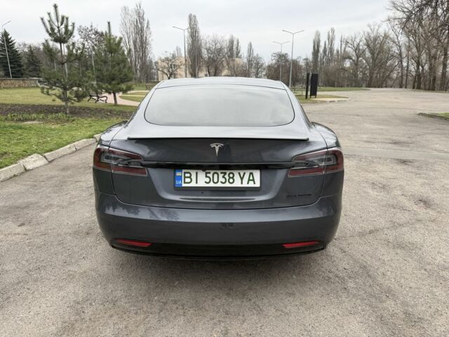 Серый Тесла Модель С, объемом двигателя 0 л и пробегом 106 тыс. км за 35500 $, фото 4 на Automoto.ua