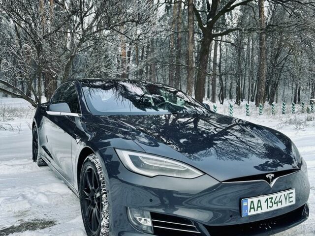 Серый Тесла Модель С, объемом двигателя 0 л и пробегом 52 тыс. км за 27999 $, фото 2 на Automoto.ua