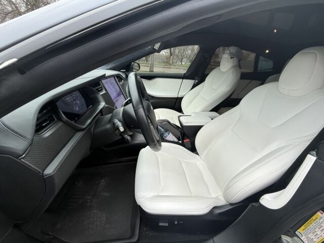 Серый Тесла Модель С, объемом двигателя 0 л и пробегом 106 тыс. км за 35500 $, фото 11 на Automoto.ua