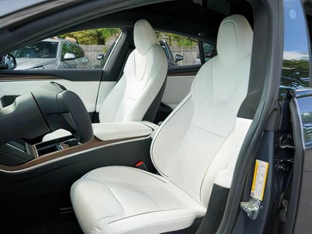 Серый Тесла Модель С, объемом двигателя 0 л и пробегом 17 тыс. км за 13400 $, фото 6 на Automoto.ua