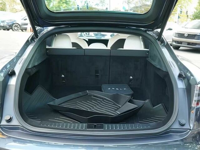 Серый Тесла Модель С, объемом двигателя 0 л и пробегом 17 тыс. км за 13400 $, фото 10 на Automoto.ua