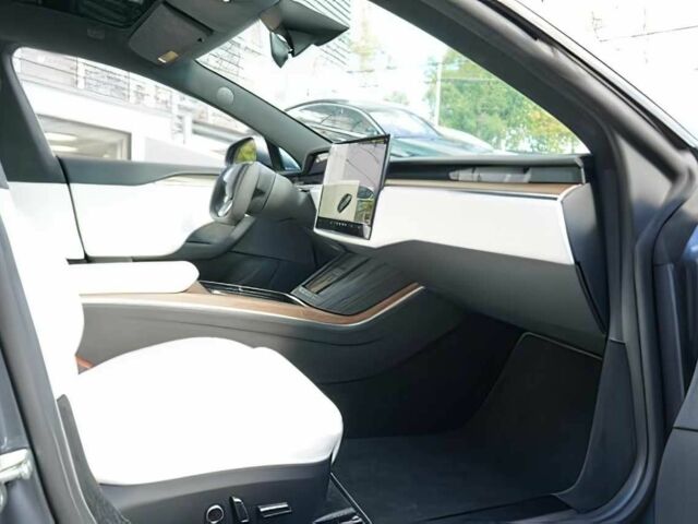 Серый Тесла Модель С, объемом двигателя 0 л и пробегом 17 тыс. км за 13400 $, фото 8 на Automoto.ua