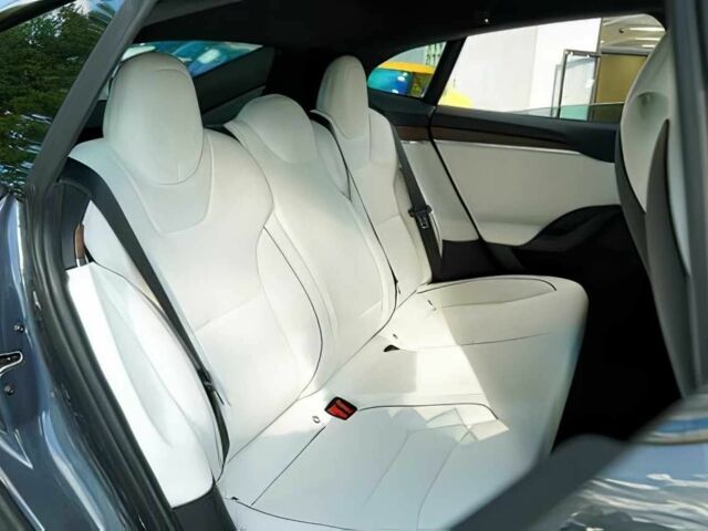 Серый Тесла Модель С, объемом двигателя 0 л и пробегом 17 тыс. км за 13400 $, фото 9 на Automoto.ua