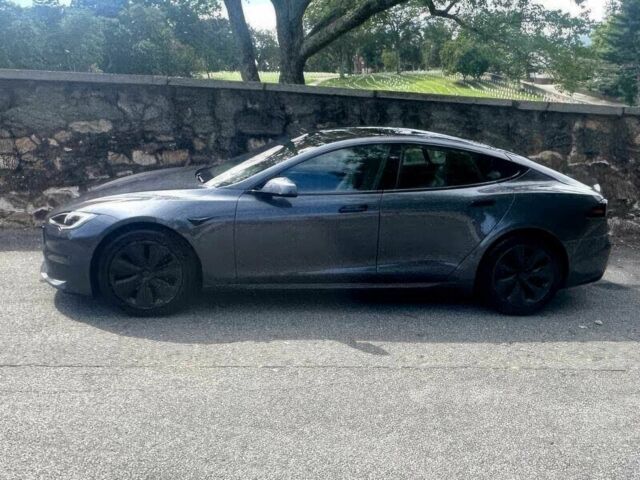 Серый Тесла Модель С, объемом двигателя 0 л и пробегом 19 тыс. км за 3800 $, фото 3 на Automoto.ua