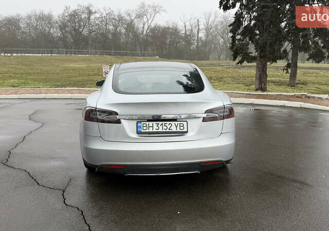 Серый Тесла Модель С, объемом двигателя 0 л и пробегом 96 тыс. км за 11500 $, фото 3 на Automoto.ua