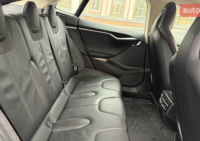 Серый Тесла Модель С, объемом двигателя 0 л и пробегом 96 тыс. км за 11500 $, фото 16 на Automoto.ua