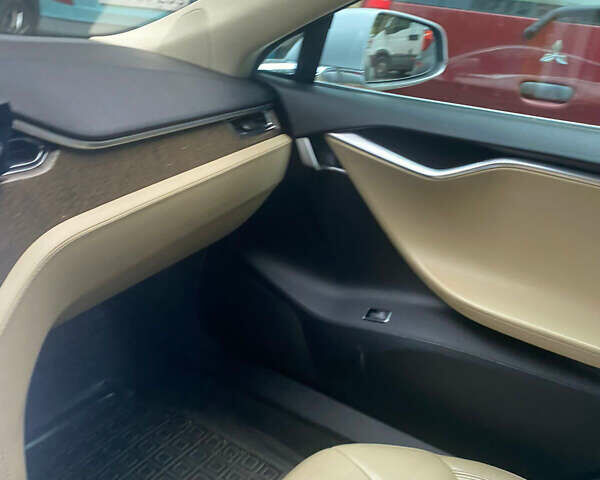 Серый Тесла Модель С, объемом двигателя 0 л и пробегом 221 тыс. км за 11900 $, фото 33 на Automoto.ua