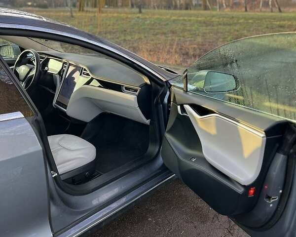 Серый Тесла Модель С, объемом двигателя 0 л и пробегом 102 тыс. км за 12300 $, фото 18 на Automoto.ua