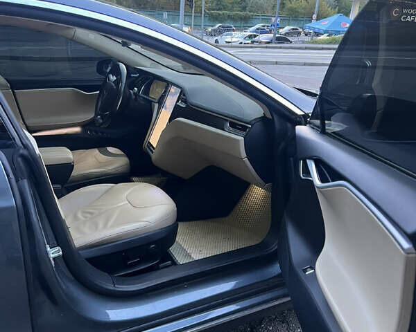 Сірий Тесла Модель С, об'ємом двигуна 0 л та пробігом 143 тис. км за 12300 $, фото 10 на Automoto.ua