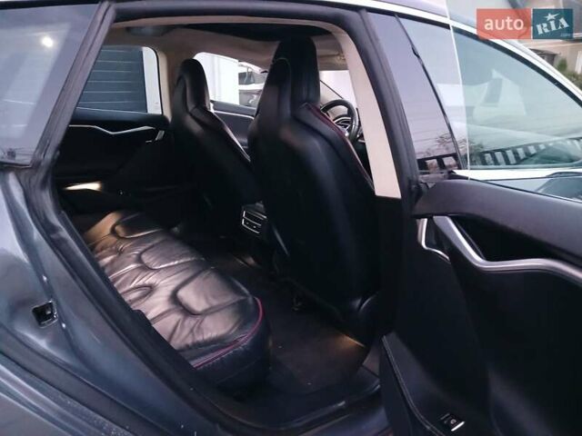Тесла Модель С 2013 в Кицмане на Automoto.ua Серый Тесла Модель С, объемом двигателя 0 л и пробегом 318 тыс. км за 16300 $, фото 16 на Automoto.ua