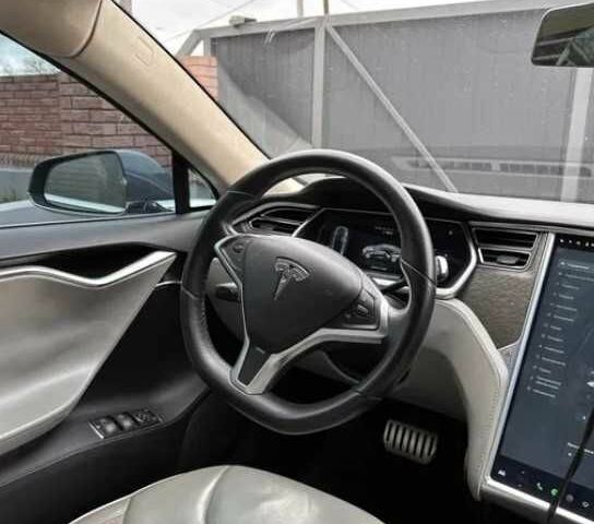 Серый Тесла Модель С, объемом двигателя 0 л и пробегом 97 тыс. км за 13563 $, фото 7 на Automoto.ua