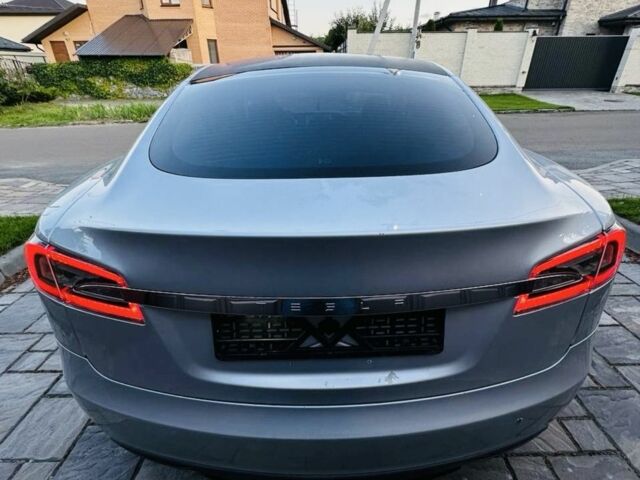 Тесла Модель С 2013 в Софіївська Борщагівка на Automoto.ua Серый Тесла Модель С, объемом двигателя 0 л и пробегом 161 тыс. км за 13300 $, фото 1 на Automoto.ua