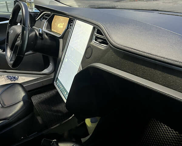 Серый Тесла Модель С, объемом двигателя 0 л и пробегом 298 тыс. км за 15100 $, фото 8 на Automoto.ua