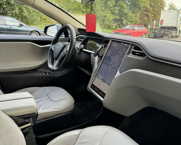 Серый Тесла Модель С, объемом двигателя 0 л и пробегом 242 тыс. км за 10999 $, фото 25 на Automoto.ua