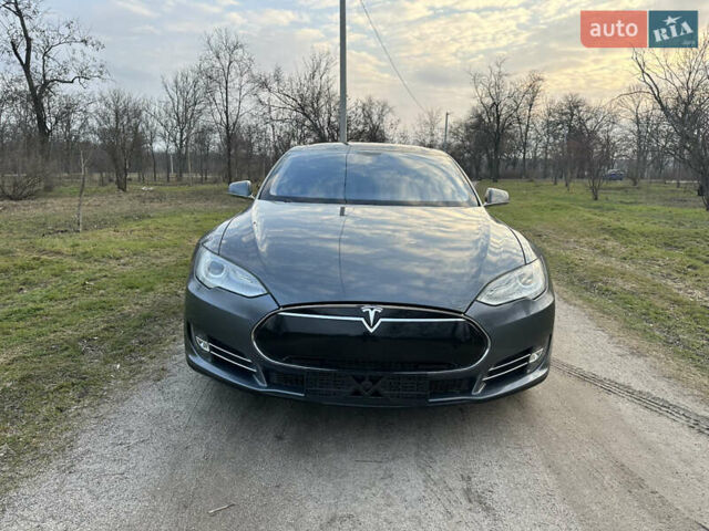 Серый Тесла Модель С, объемом двигателя 0 л и пробегом 198 тыс. км за 13700 $, фото 2 на Automoto.ua