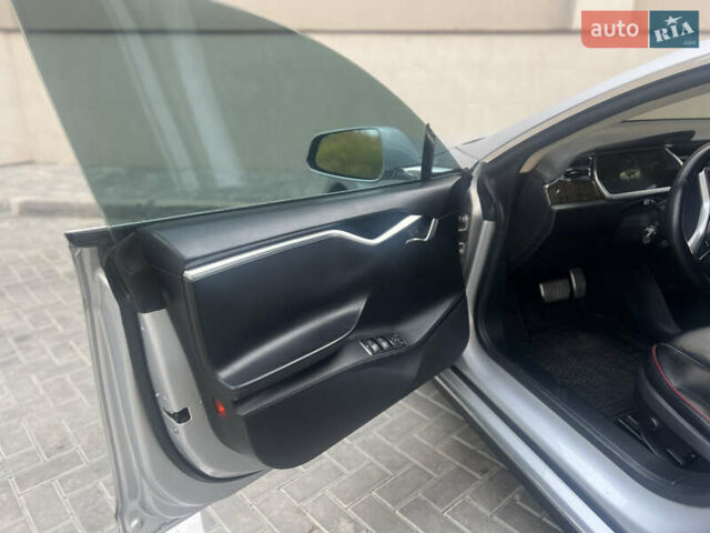Сірий Тесла Модель С, об'ємом двигуна 0 л та пробігом 132 тис. км за 12800 $, фото 12 на Automoto.ua