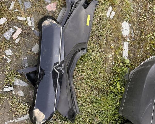 Серый Тесла Модель С, объемом двигателя 0 л и пробегом 128 тыс. км за 5500 $, фото 7 на Automoto.ua