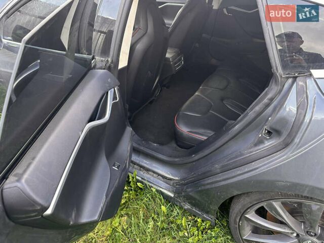 Серый Тесла Модель С, объемом двигателя 0 л и пробегом 128 тыс. км за 5500 $, фото 14 на Automoto.ua