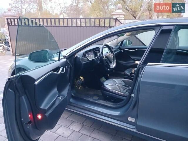 Тесла Модель С 2013 в Кицмане на Automoto.ua Серый Тесла Модель С, объемом двигателя 0 л и пробегом 318 тыс. км за 16300 $, фото 15 на Automoto.ua