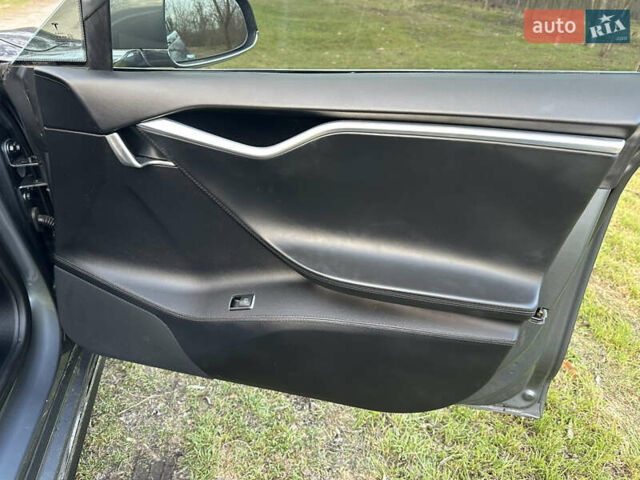 Серый Тесла Модель С, объемом двигателя 0 л и пробегом 198 тыс. км за 13700 $, фото 32 на Automoto.ua