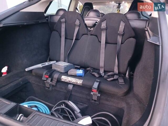 Тесла Модель С 2013 в Кицмане на Automoto.ua Серый Тесла Модель С, объемом двигателя 0 л и пробегом 318 тыс. км за 16300 $, фото 17 на Automoto.ua