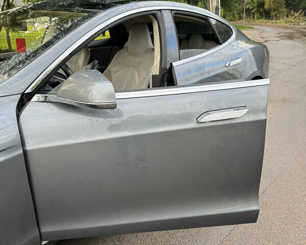 Серый Тесла Модель С, объемом двигателя 0 л и пробегом 242 тыс. км за 10999 $, фото 19 на Automoto.ua