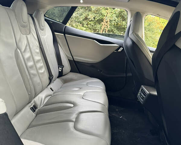 Серый Тесла Модель С, объемом двигателя 0 л и пробегом 242 тыс. км за 10999 $, фото 21 на Automoto.ua