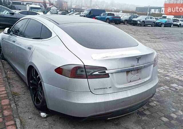 Сірий Тесла Модель С, об'ємом двигуна 0 л та пробігом 330 тис. км за 9999 $, фото 5 на Automoto.ua