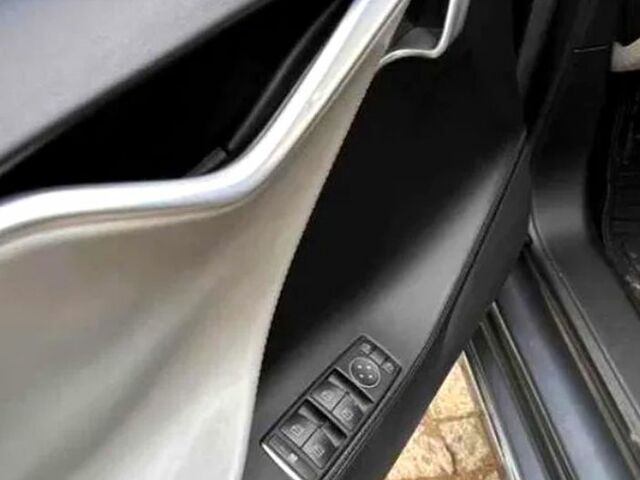 Серый Тесла Модель С, объемом двигателя 0.35 л и пробегом 98 тыс. км за 13900 $, фото 1 на Automoto.ua