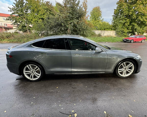 Серый Тесла Модель С, объемом двигателя 0 л и пробегом 242 тыс. км за 10999 $, фото 5 на Automoto.ua
