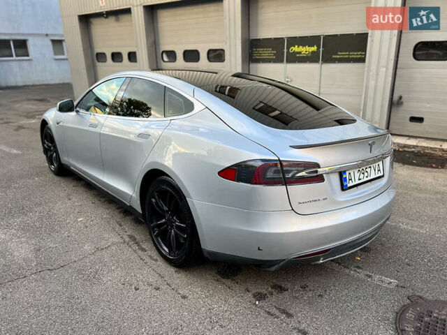 Серый Тесла Модель С, объемом двигателя 0 л и пробегом 141 тыс. км за 13000 $, фото 5 на Automoto.ua