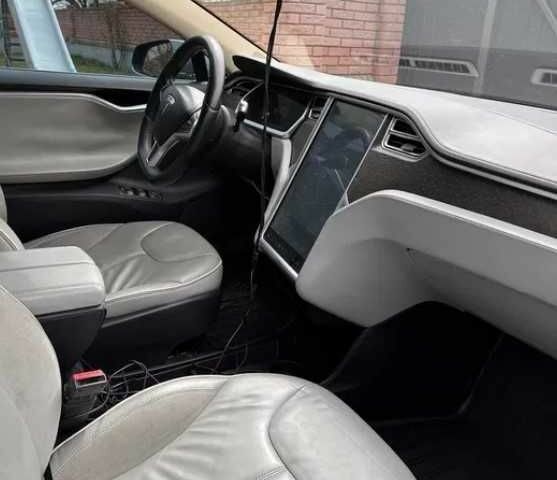 Сірий Тесла Модель С, об'ємом двигуна 0 л та пробігом 97 тис. км за 13563 $, фото 10 на Automoto.ua