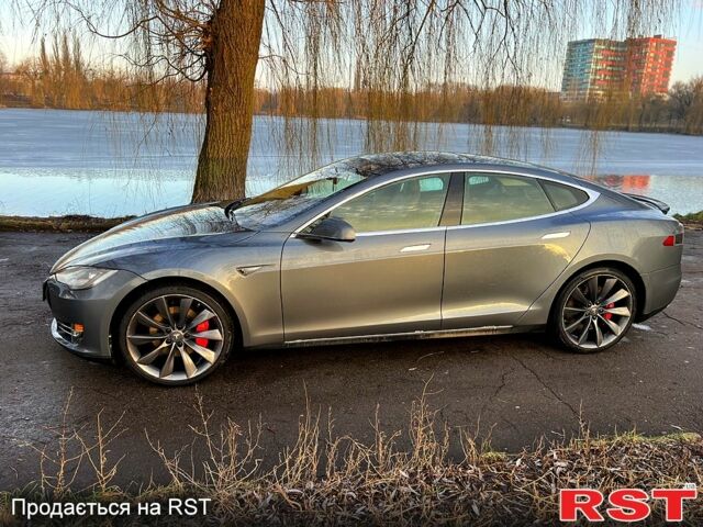 Серый Тесла Модель С, объемом двигателя 0 л и пробегом 103 тыс. км за 14200 $, фото 5 на Automoto.ua
