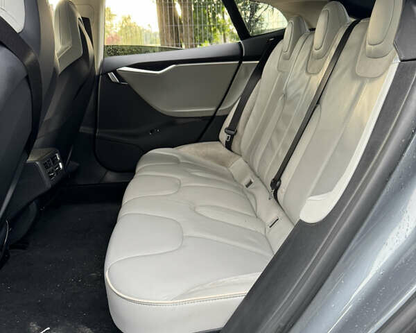 Серый Тесла Модель С, объемом двигателя 0 л и пробегом 242 тыс. км за 10999 $, фото 20 на Automoto.ua