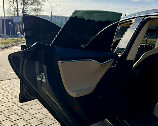 Серый Тесла Модель С, объемом двигателя 0 л и пробегом 340 тыс. км за 12800 $, фото 9 на Automoto.ua