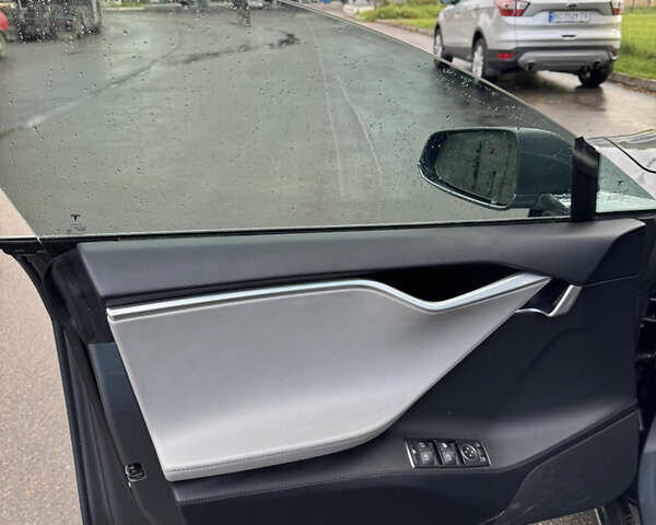 Серый Тесла Модель С, объемом двигателя 0 л и пробегом 242 тыс. км за 10999 $, фото 18 на Automoto.ua