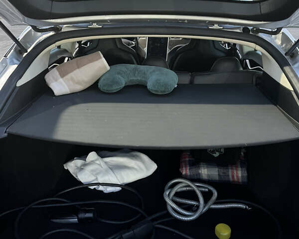 Серый Тесла Модель С, объемом двигателя 0 л и пробегом 298 тыс. км за 15100 $, фото 4 на Automoto.ua