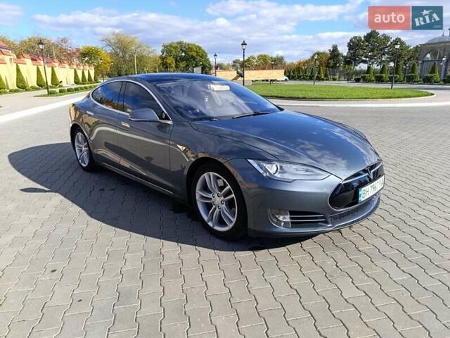 Серый Тесла Модель С, объемом двигателя 0 л и пробегом 217 тыс. км за 11900 $, фото 2 на Automoto.ua