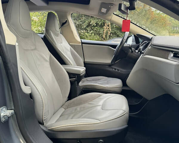 Серый Тесла Модель С, объемом двигателя 0 л и пробегом 242 тыс. км за 10999 $, фото 24 на Automoto.ua