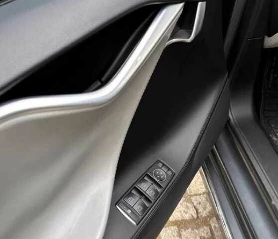 Серый Тесла Модель С, объемом двигателя 0 л и пробегом 97 тыс. км за 13563 $, фото 1 на Automoto.ua