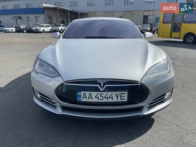 Серый Тесла Модель С, объемом двигателя 0 л и пробегом 170 тыс. км за 10900 $, фото 3 на Automoto.ua